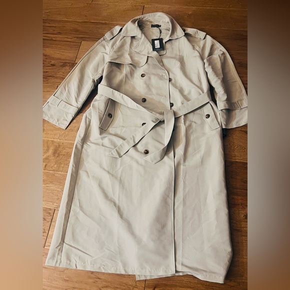 PrettyLittleThing Beige Belted Trench Coat | NWT | Size L - Picture 3 of 6